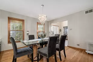 5282 Galloway Dr, Hoffman Estates, IL 60192 - Photo 4