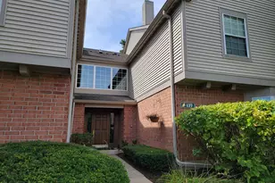 137 White Oak Ct, Schaumburg, IL 60195 - Photo 2