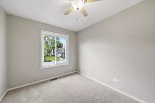 1140 Brunswick Ln, Aurora, IL 60504 - Photo 14