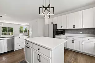 707 Neubauer Circle, Lindenhurst, IL 60046 - Photo 4