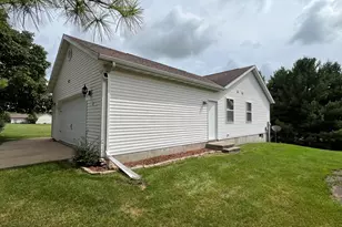517 E Division St, Kewanee, IL 61443 - Photo 4