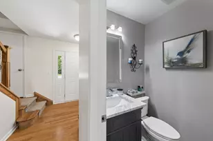 8425 Creekside Ln, Darien, IL 60561 - Photo 10