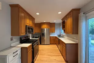 1954 Redwood Ln, Northbrook, IL 60062 - Photo 6