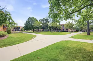 705 Heritage Dr, Hoffman Estates, IL 60169 - Photo 14