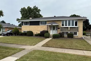 565 Arlene Dr, Wood Dale, IL 60191 - Photo 2