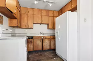 1114 S 5th St, Dekalb, IL 60115 - Photo 6