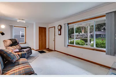 133 N Ridgemoor Avenue, Mundelein, IL 60060 - Photo 8