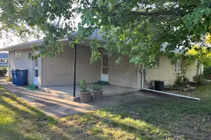 1620 Barthelone St, Crest Hill, IL 60403 - Photo 4