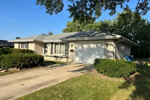 1620 Barthelone St, Crest Hill, IL 60403 - Photo 2