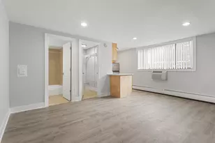 6758 N Sheridan Ave, Chicago, IL 60626 - Photo 2