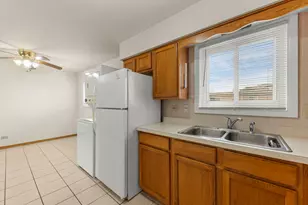 4653 W 95th St, Oak Lawn, IL 60453 - Photo 8