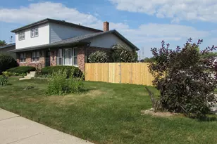 9235 N Callero Dr, Niles, IL 60714 - Photo 1