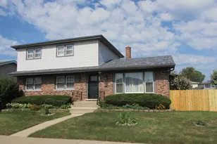 9235 N Callero Dr, Niles, IL 60714 - Photo 2
