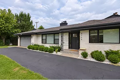4754 W North Shore Avenue, Lincolnwood, IL 60712 - Photo 2