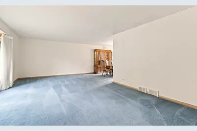 1610 E Dogwood Lane, Mount Prospect, IL 60056 - Photo 6