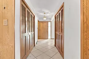 1610 E Dogwood Ln, Mount Prospect, IL 60056 - Photo 4