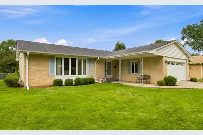 1610 E Dogwood Lane, Mount Prospect, IL 60056 - Photo 2