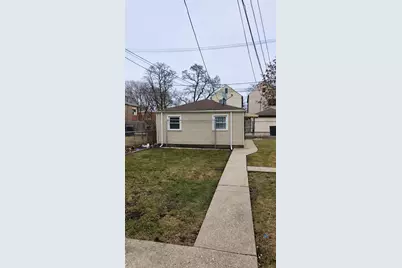 8233 S Escanaba Avenue, Chicago, IL 60617 - Photo 10