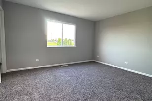70 E Meadow Dr, Cortland, IL 60112 - Photo 8