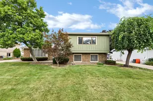 1734 W Rampart Rd, Addison, IL 60101 - Photo 1