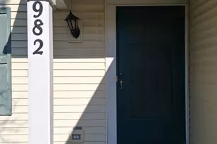 982 Rosefield Ln, Aurora, IL 60504 - Photo 2