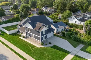 400 Spruce Ave, Bensenville, IL 60106 - Photo 2