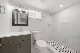 9137 S Essex Ave, Chicago, IL 60617 - Photo 32