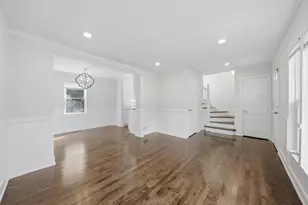 9137 S Essex Ave, Chicago, IL 60617 - Photo 6