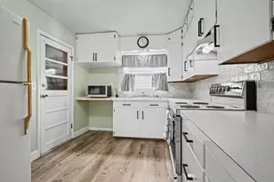 608 E Payson St, Pontiac, IL 61764 - Photo 2