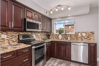 9461 Bay Colony Drive #1S, Des Plaines, IL 60016 - Photo 6