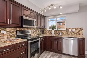 9461 Bay Colony Dr, Des Plaines, IL 60016 - Photo 6
