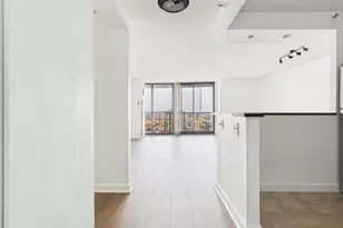 10 E Ontario St, Chicago, IL 60611 - Photo 2