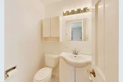10S324 Hampshire Lane, Willowbrook, IL 60527 - Photo 18