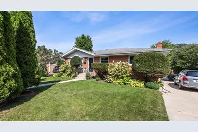 8315 Parkside Avenue, Morton Grove, IL 60053 - Photo 2