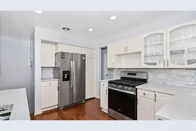 8315 Parkside Avenue, Morton Grove, IL 60053 - Photo 12