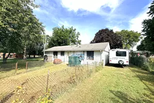 213 Henderson St, Rossville, IL 60963 - Photo 2