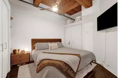 225 W Huron Street #211, Chicago, IL 60654 - Photo 8