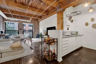 225 W Huron St, Chicago, IL 60654 - Photo 4