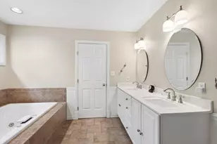 141 W Tam O Shanter Dr, Crete, IL 60417 - Photo 12