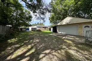 203 Whittier St, Georgetown, IL 61846 - Photo 4