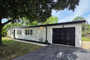 7906 W 98th St, Hickory Hills, IL 60457 - Photo 2