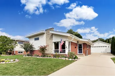 107 S Weller Lane, Mount Prospect, IL 60056 - Photo 1