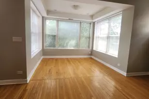 2320 E 70th Pl, Chicago, IL 60649 - Photo 2