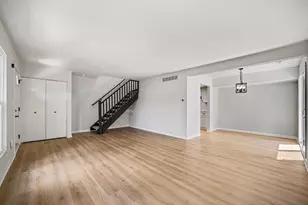 1801 Jamestown Cir, Hoffman Estates, IL 60169 - Photo 4