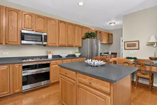 611 Dunhill Ln, Carol Stream, IL 60188 - Photo 8