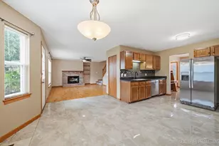 2513 Briarwood Ct, Aurora, IL 60506 - Photo 8