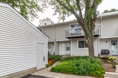 171 Saratoga Court, Vernon Hills, IL 60061 - Photo 2