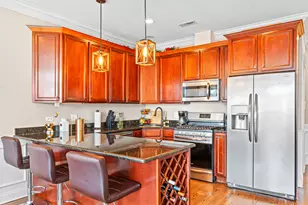 2248 W Foster Ave, Chicago, IL 60625 - Photo 8