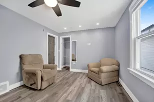 5942 W Thorndale Ave, Chicago, IL 60646 - Photo 10