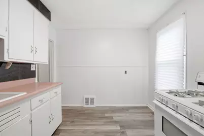 10941 S Avenue C, Chicago, IL 60617 - Photo 8